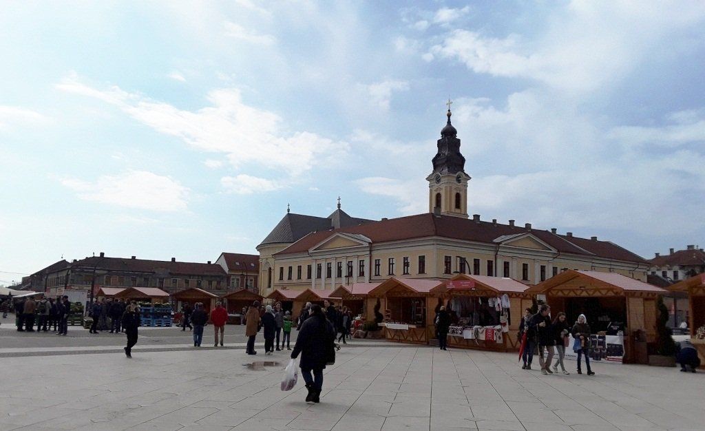 Játékos húsvéti vásárnyitó a Szent László téren