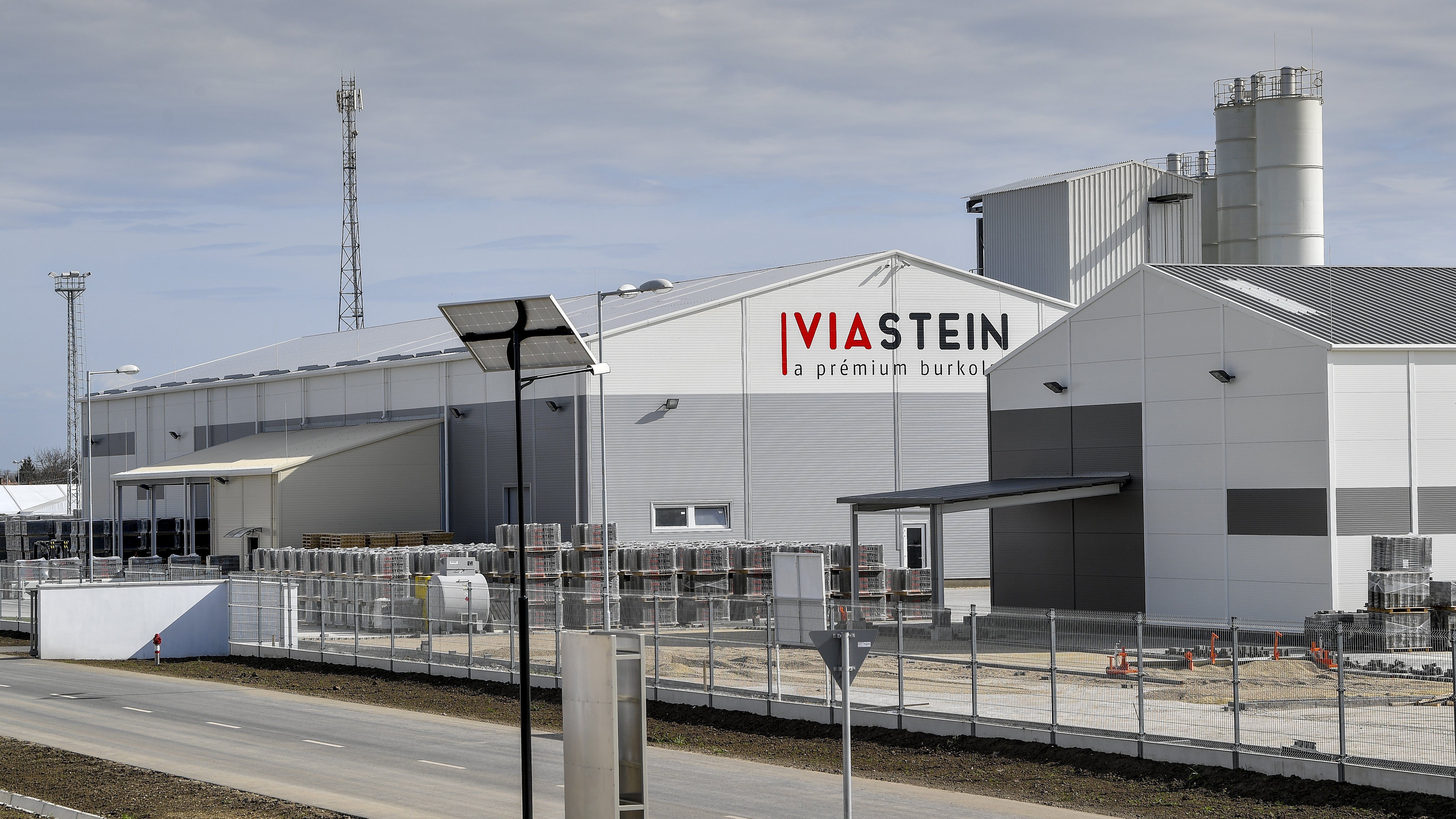 Térkőgyárat avattak Biharkeresztesen