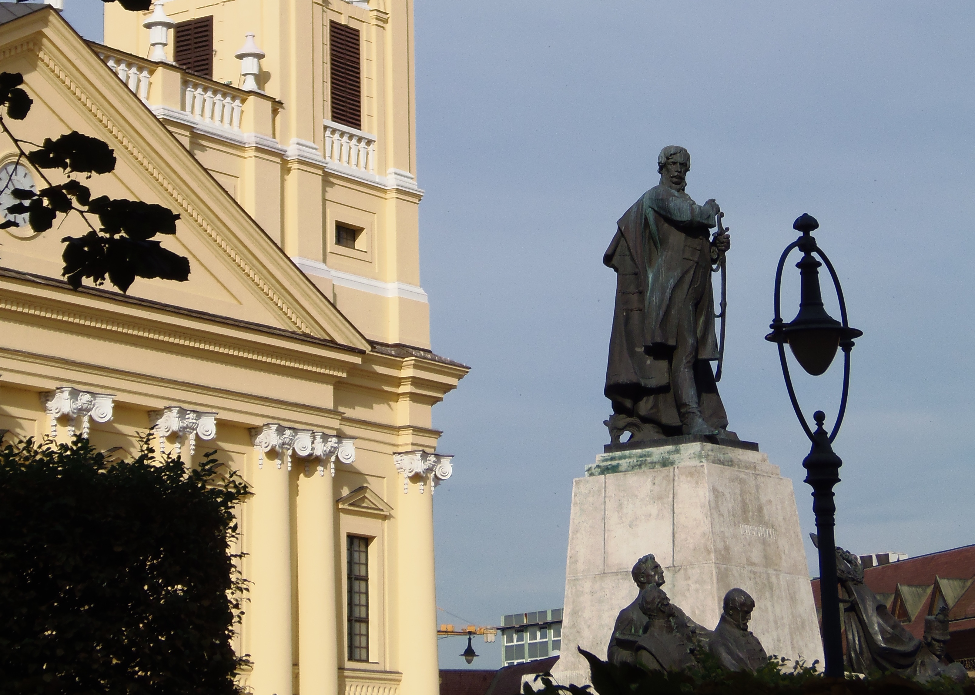 Renoválják a debreceni főtér díszét, a Kossuth-szobrot