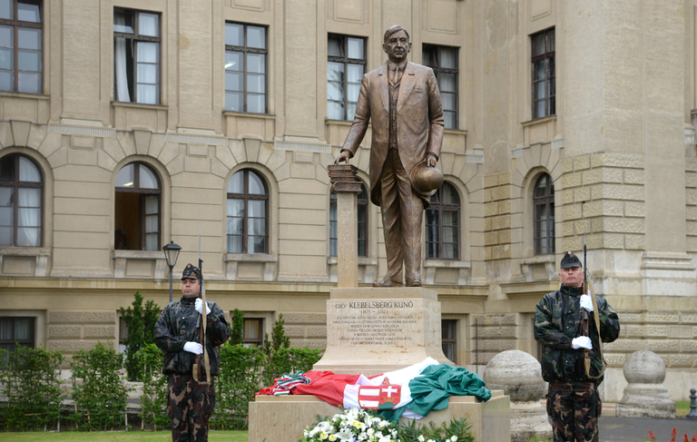 Felavatták Klebelsberg Kunó szobrát Debrecenben