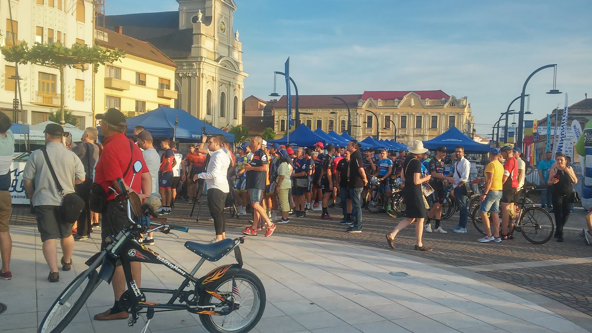 A csapatok bemutatkozásával megkezdődött a Bihar Kerékpáros Körverseny