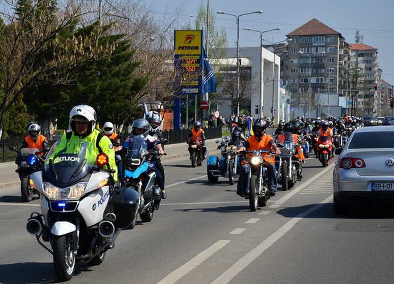 Magyar és román motorosok közös figyelemfelkeltő akcióra indulnak, Debrecenen és Nagyváradon is áthaladnak
