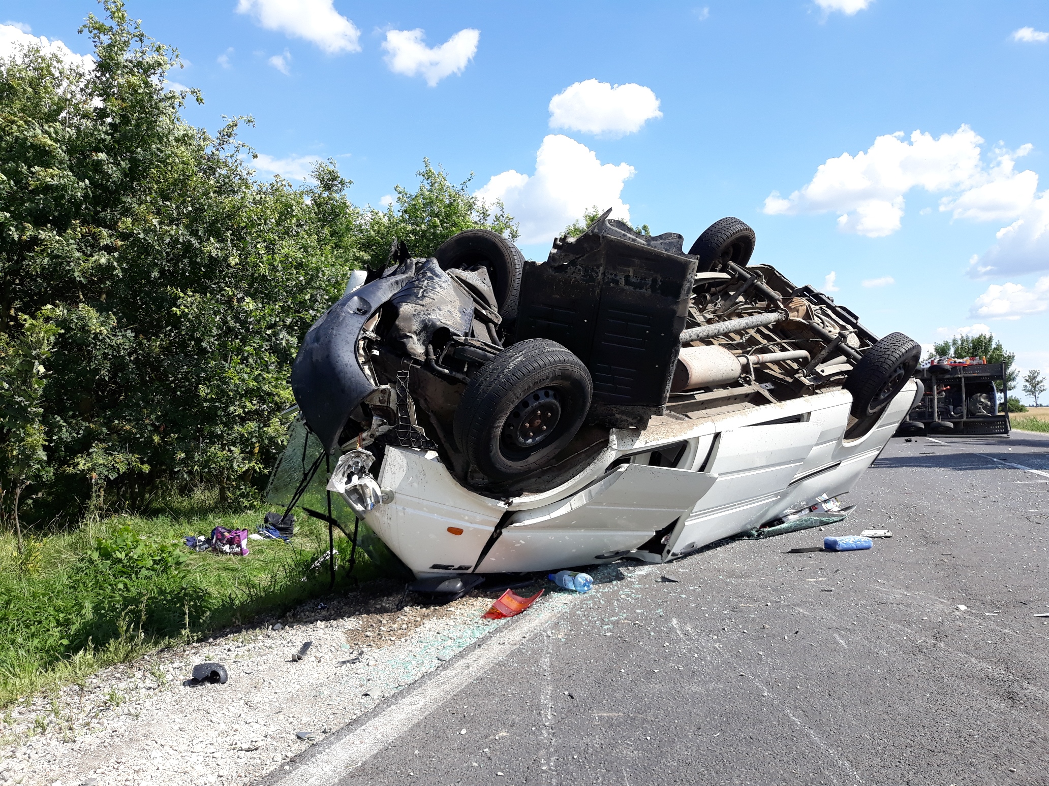 Tömegszerencsétlenség a 42-es főúton, tízen sérültek meg - FRISSÍTÉS: Őrizetben a sofőr