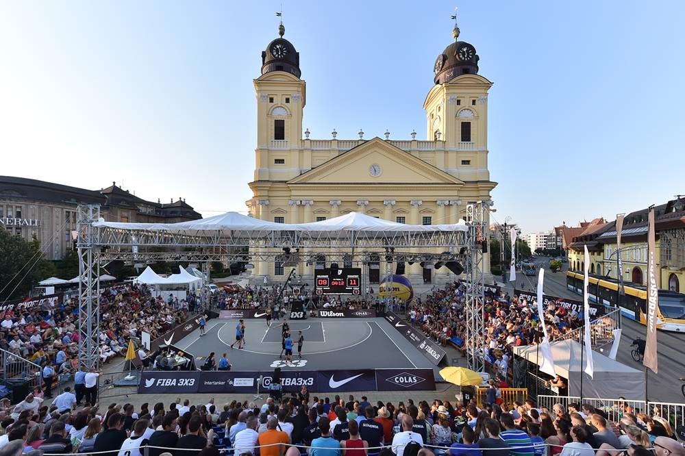 3x3: a kosárlabdák pattogásától lesz zajos Debrecen főtere