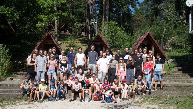 Utcakölykök a vár színpadán