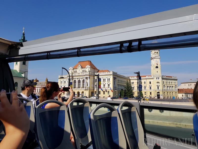 Városnéző cabrio kisbuszból csodálhatják meg Nagyváradot a turisták