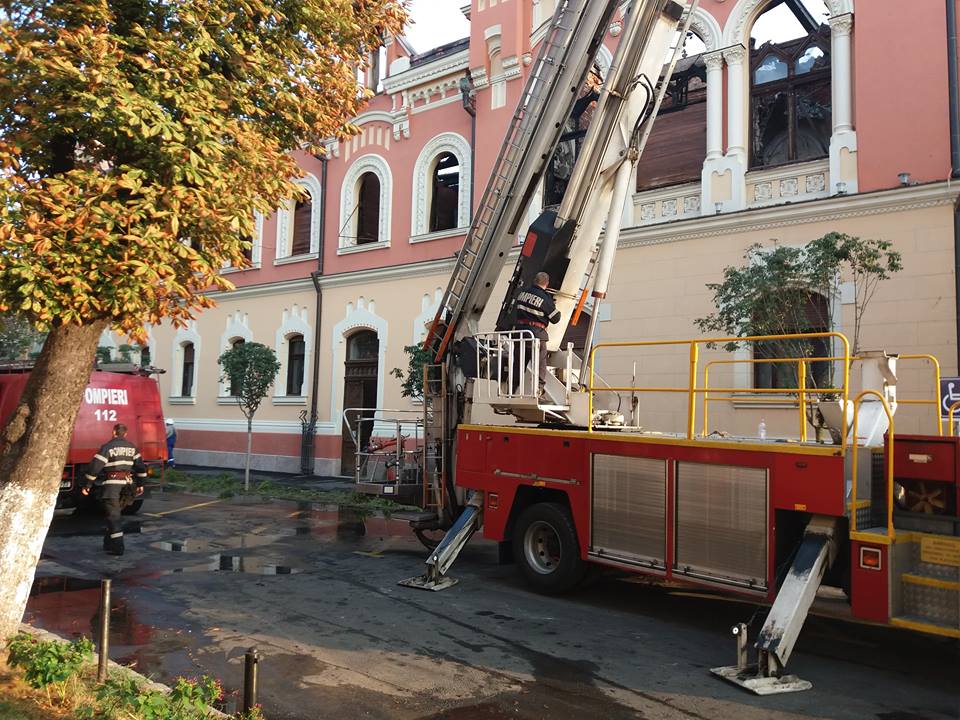 Tűzvész után, már a helyreállításra gondol Várad (FRISSÍTVE)