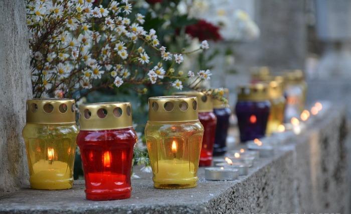 Mindenszentek ünnepe és halottak napja Nagyváradon és Debrecenben