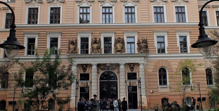 A naiv festmények szerelmeseit várja a Körösvidéki Múzeum új tárlata