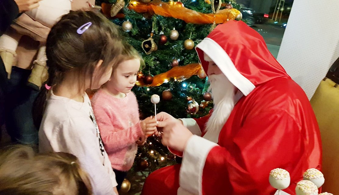 A nagyváradi magyar gyerekekhez is eljött a Mikulás