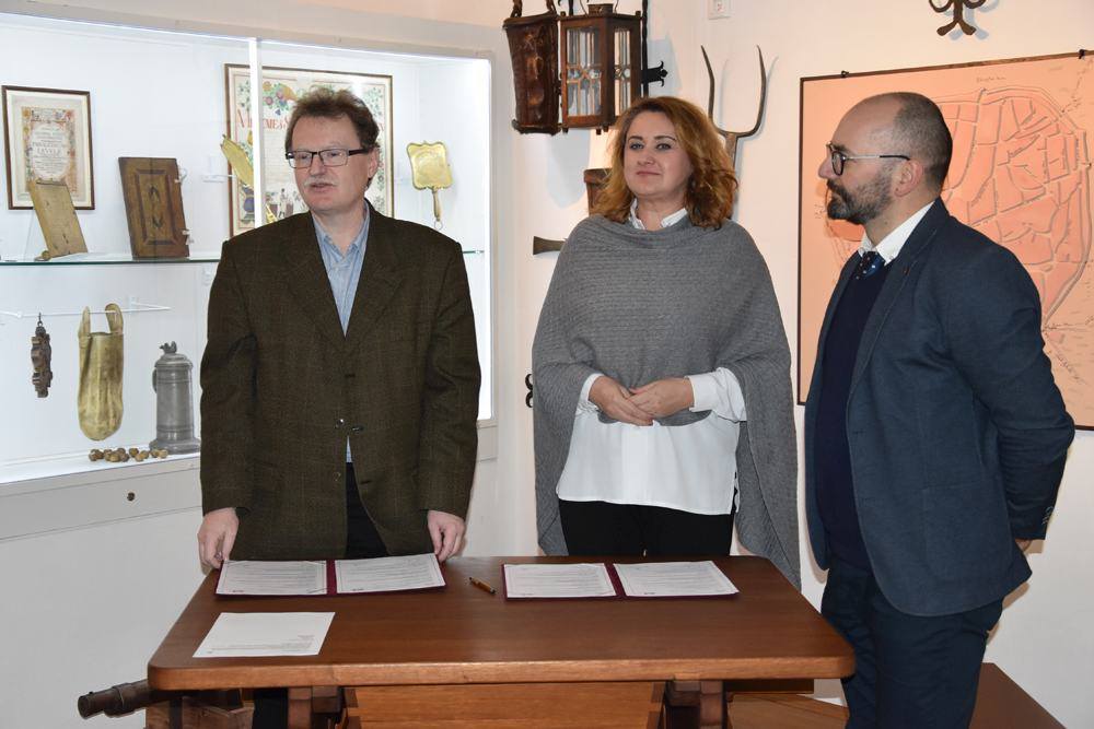 Együttműködési megállapodást írt alá a debreceni Déri Múzeum és a Nagyváradi Várostörténeti Múzeum
