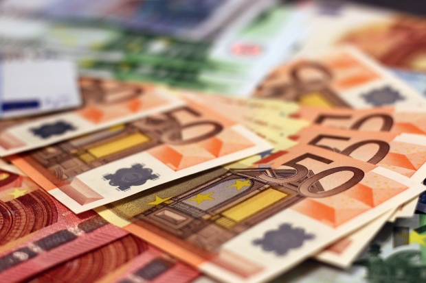 Újabb történelmi mélyponton a román lej az euróval szemben