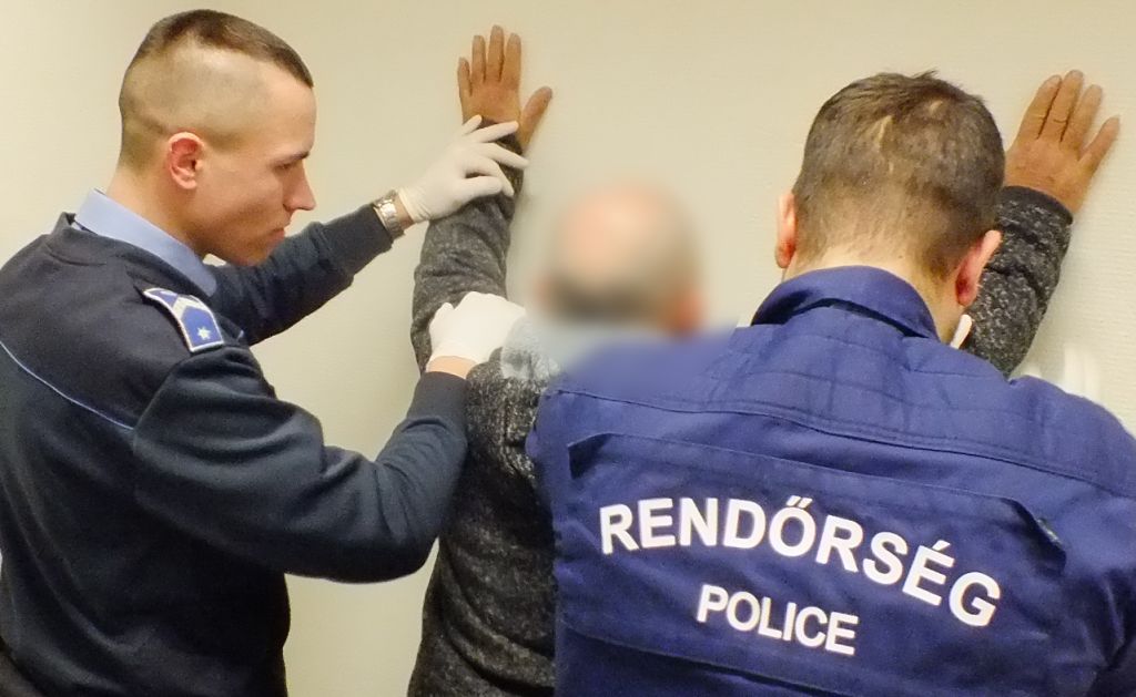 Két körözött román állampolgárt fogtak az ártándi határon