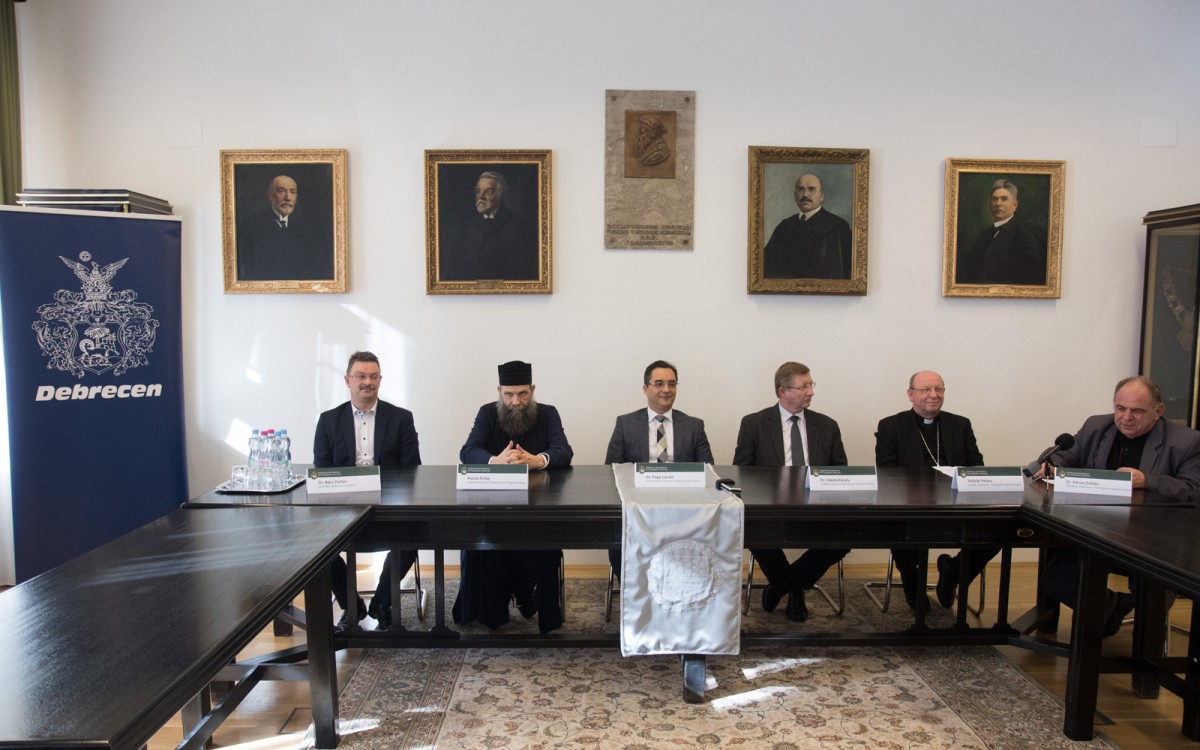 Debrecen Szent László-virágkocsival köszönti Ferenc pápát Csíksomlyón