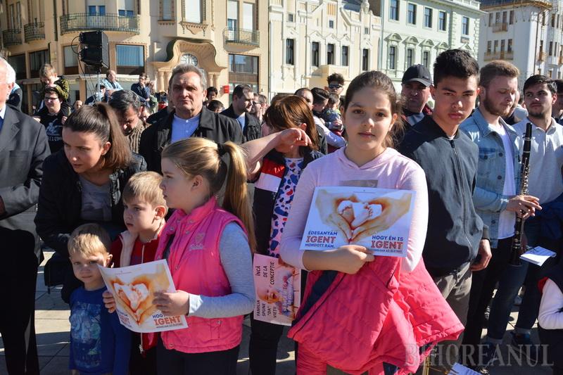Menet az életért: mintegy ezren demonstráltak Nagyváradon a magzatok élethez való jogáért
