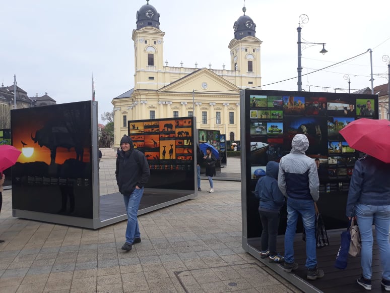 Debrecenben a valaha volt legnagyobb kültéri fotókiállítás