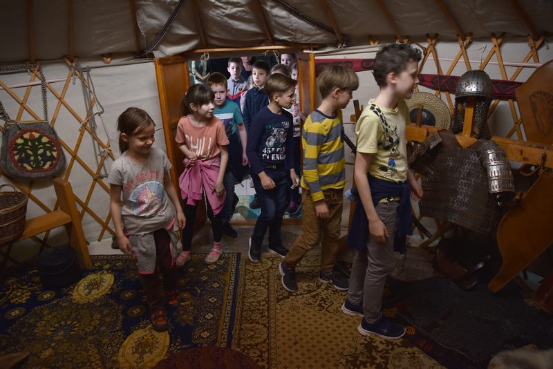 A Déri Múzeumban most bárki kipróbálhatja, milyen az élet egy avar jurtában