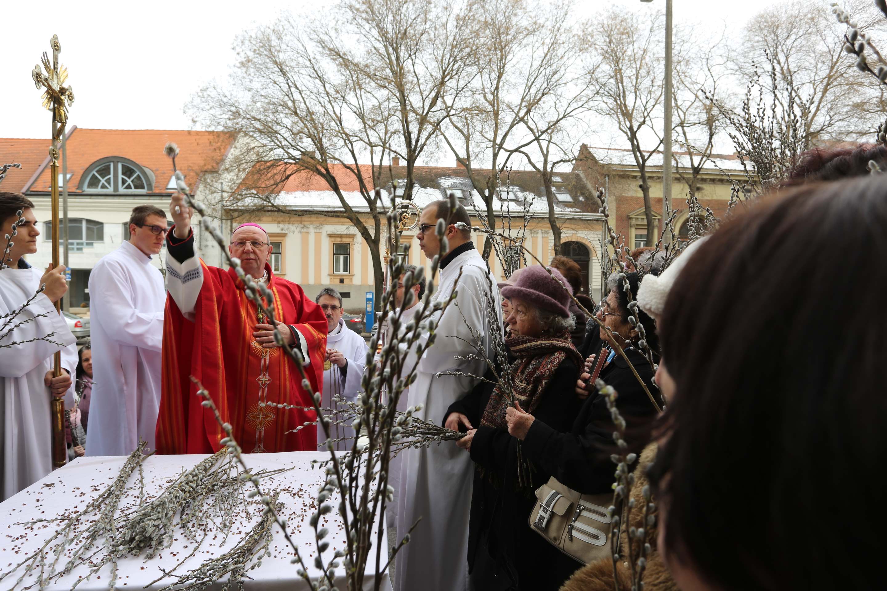 A debreceni Szent Anna-székesegyház virágvasárnapi programja, nagyheti szertartások