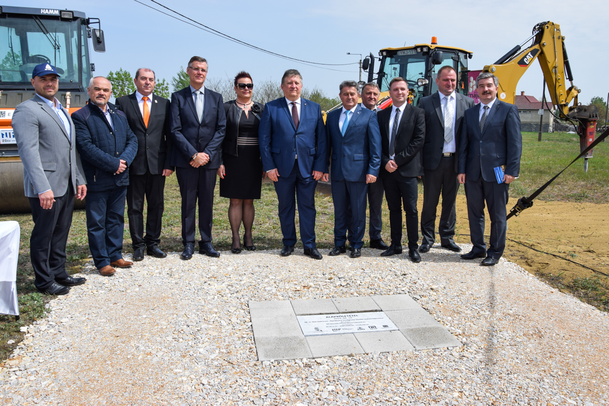 Letették a 48-as számú főút Debrecen-Nyírábrány országhatár közötti szakasza fejlesztésének alapkövét