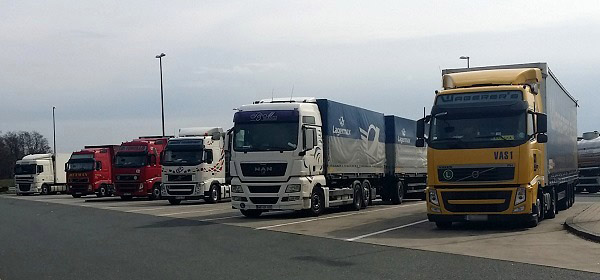 A román közútkezelő társaság is figyelmeztet a magyarországi húsvéti kamionstopra