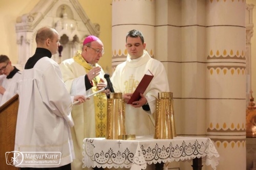 Nagycsütörtök az Eucharisztia (Oltáriszentség) és a papság (egyházi rend) alapításának ünnepe