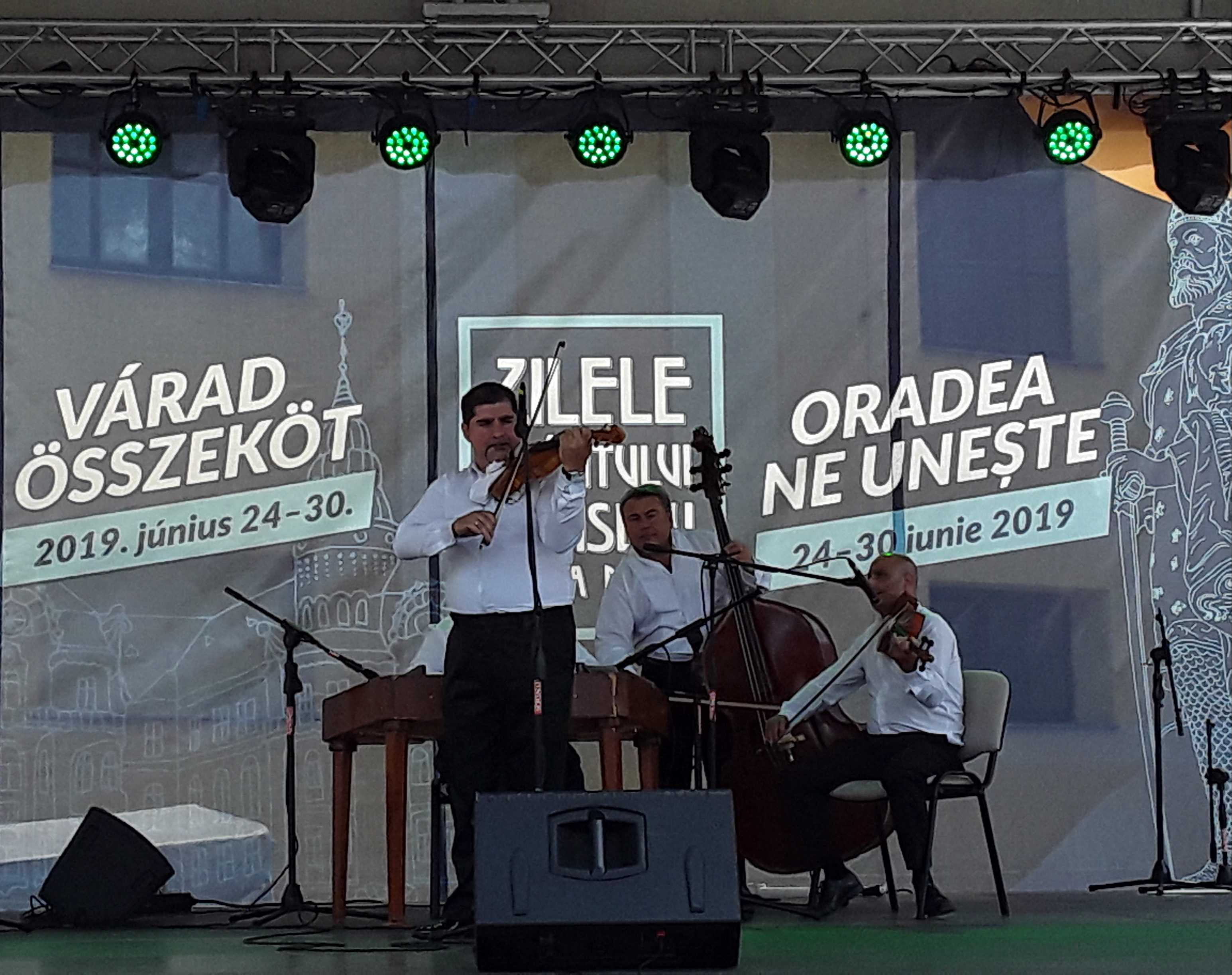 A jó ebédhez a Bihari Cigányzenekar húzta a nótát