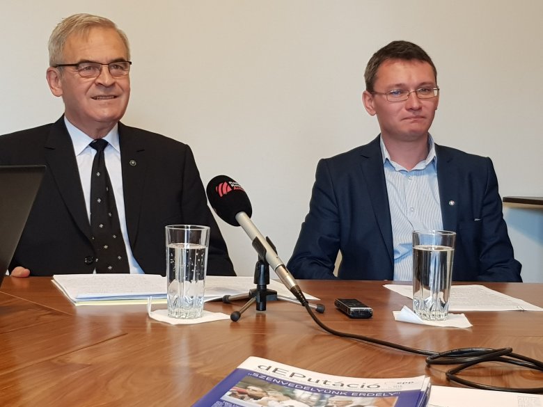Tőkés László európai parlamenti képviselő az úzvölgyi eseményekről is véleményt mondott nagyváradi sajtóértekezletén