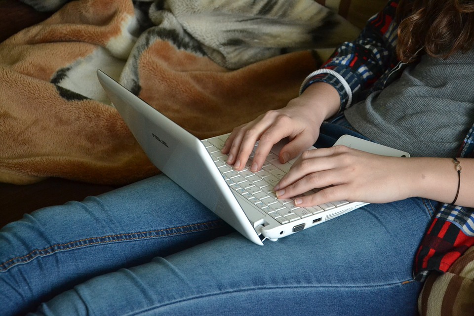 Pár kattintás a segítség - ingyenes online lelki egészség tanácsadás indult fiataloknak