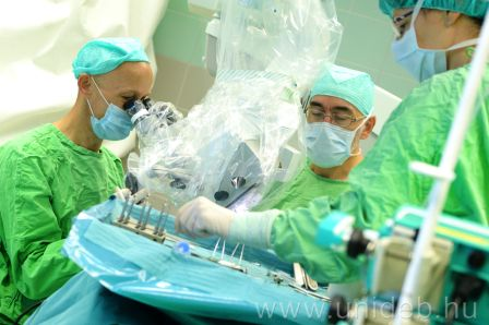 Világújdonságnak számító hallásjavító implantátumot kapott két kisgyerek a Debreceni Egyetemen