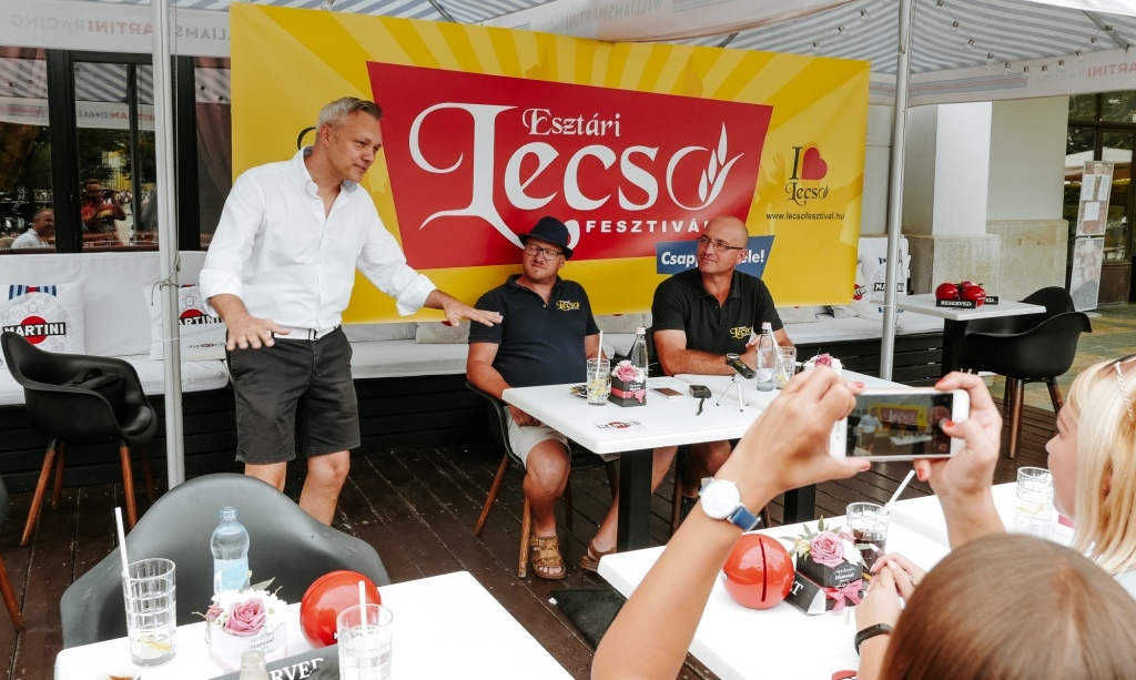 Újra cserélték a régi üstöt Esztáron, de a komplex lecsóélmény marad