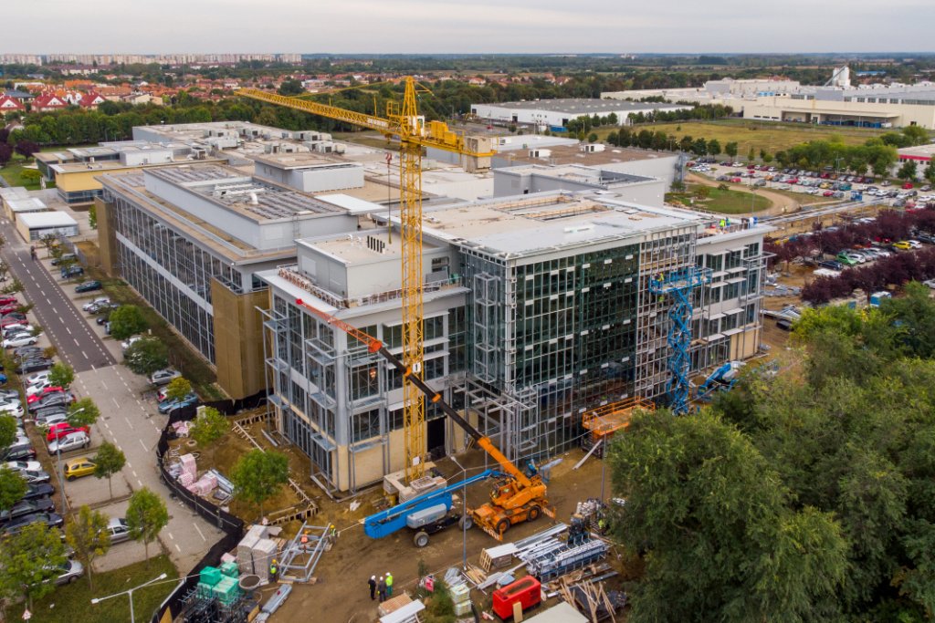 Ötmilliárd forintos fejlesztés a National Instruments debreceni gyárában