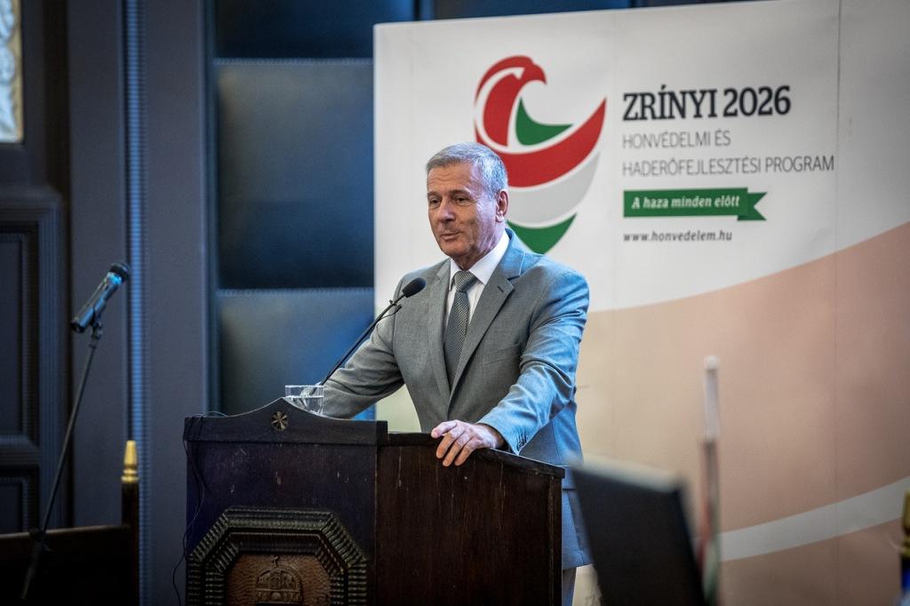 Előadást tartott Debrecenben a honvédelmi miniszter
