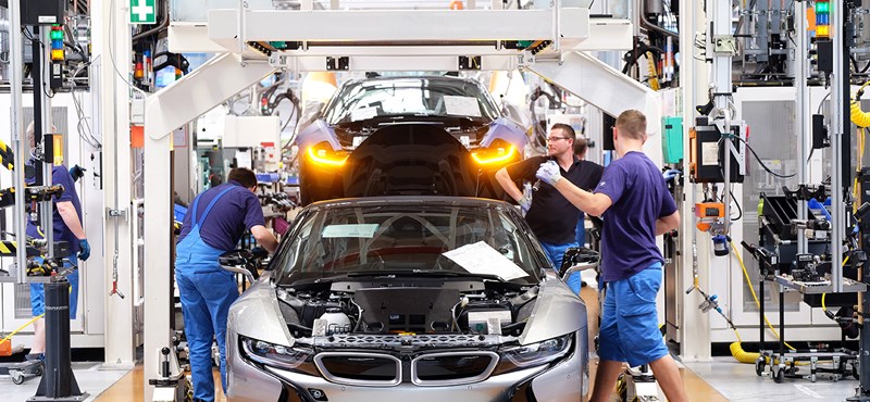 Világgazdaság: Nem csak Magyarországról keresnek dolgozókat a BMW-be