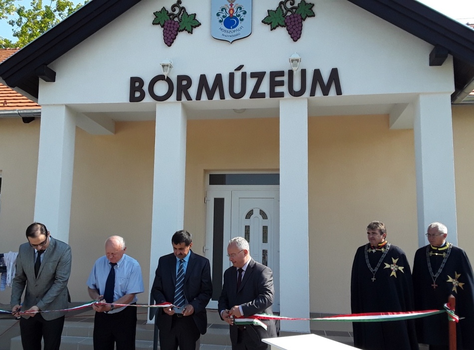 A nyírségi és az érmelléki boroknak, a tájegység szőlészeinek állít emléket az új bormúzeum