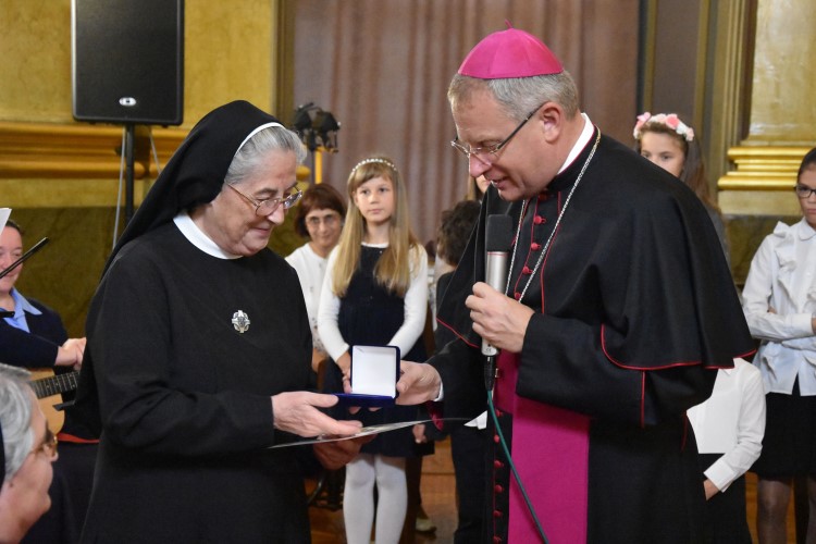 Hálaadó ünnepséget tartottak Renate Meier nővér tiszteletére