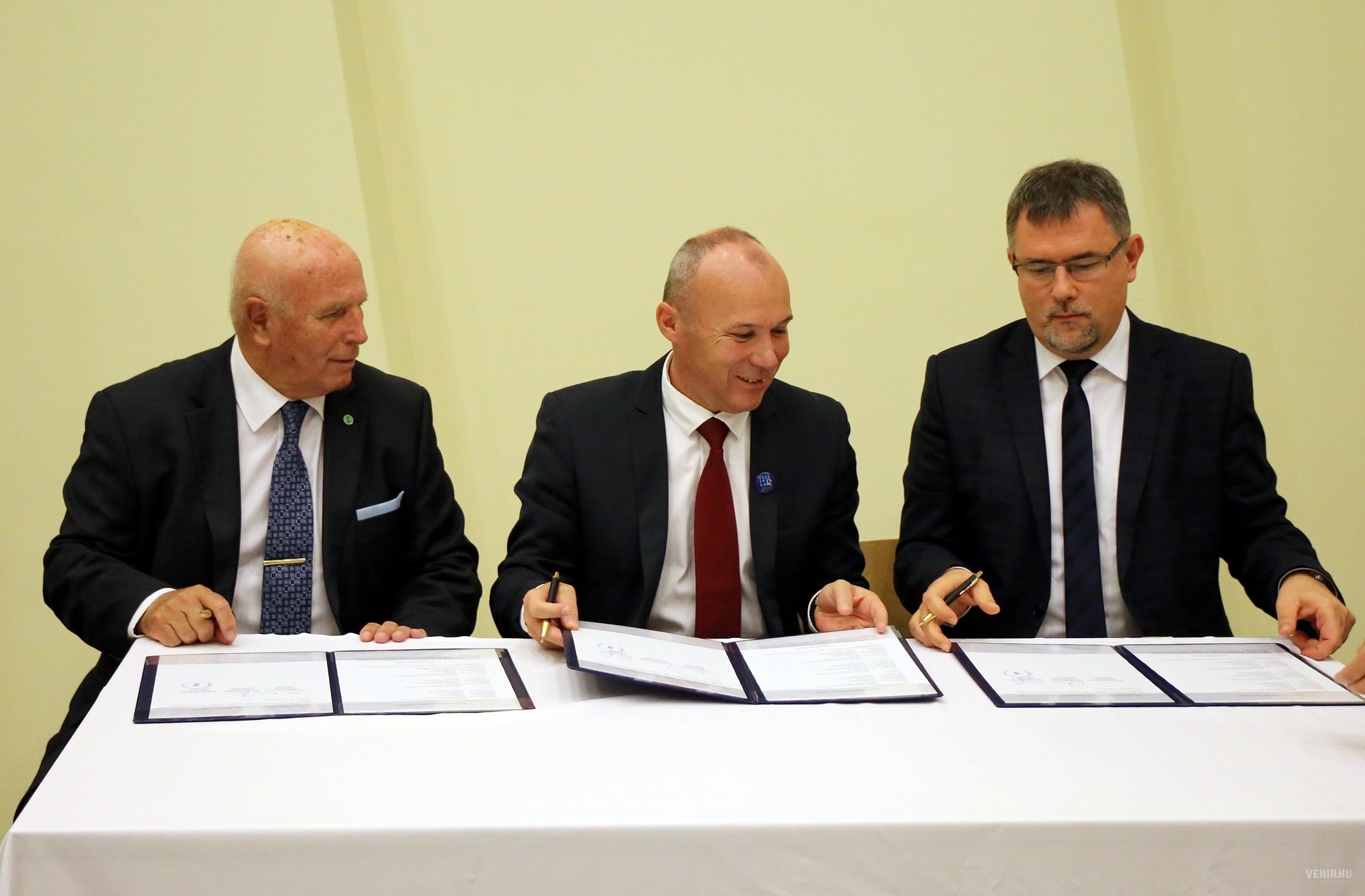 Együttműködési megállapodást kötött Debrecennel az Európa kulturális fővárosa 2023 győztese, Veszprém