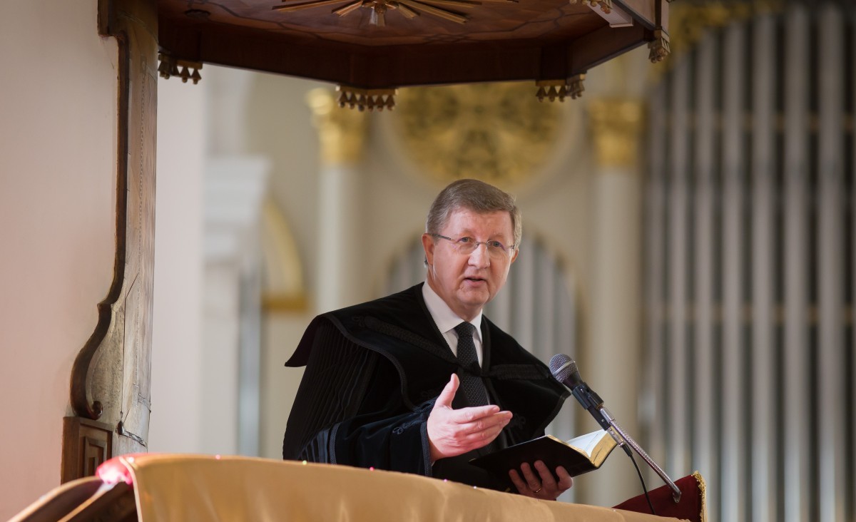 Vasárnap közvetítik dr. Fekete Károly református püspök igehirdetését a Nagytemplomból