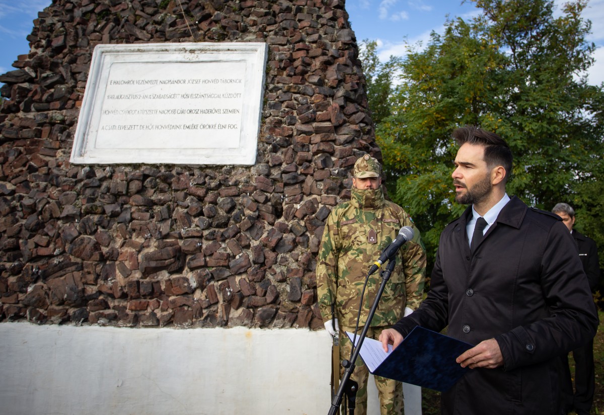 Az aradi vértanúkra emlékeztek Debrecenben - Az Erdélyi Magyar Néppárt is koszorúzott