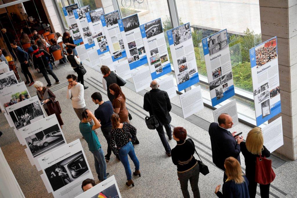 Lépéshatár címmel nyílt projektkiállítás Debrecenben