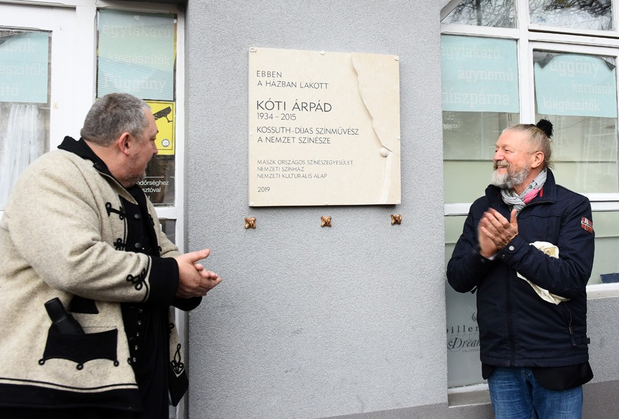 Emléktáblát avattak Debrecenben Kóti Árpád, a nemzet színésze tiszteletére