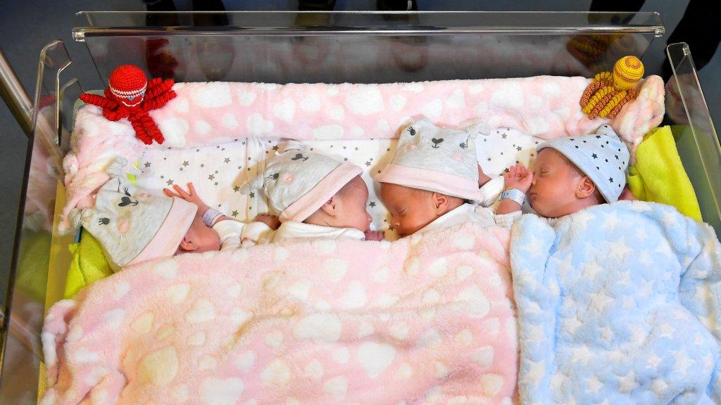 Hazamentek a debreceni négyes ikrek