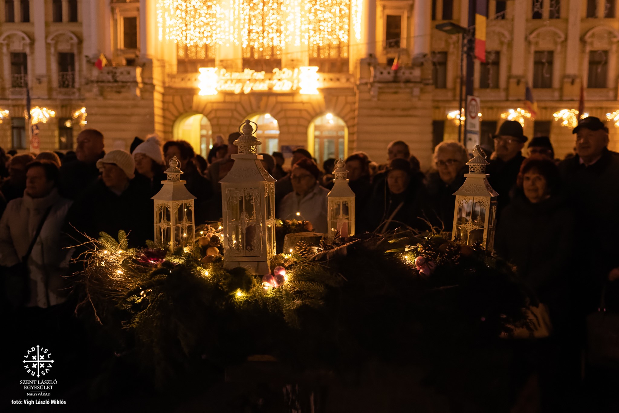 Fellobbant az első gyertya lángja a nagyváradi magyarság adventi koszorúján