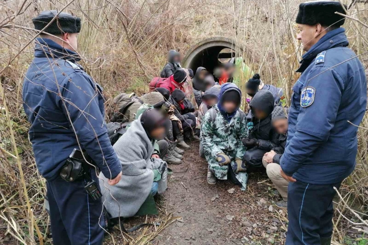 Egy nap alatt 31 illegális migránst fogtak el a román-magyar határátkelők közelében