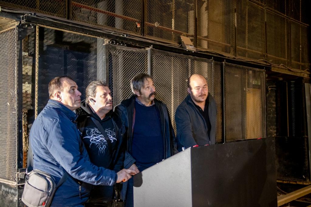 E hónapban befejeződik a nagyváradi színház színpadának korszerűsítése - a műszaki személyzet már ismerkedik az új színpadtechnikával