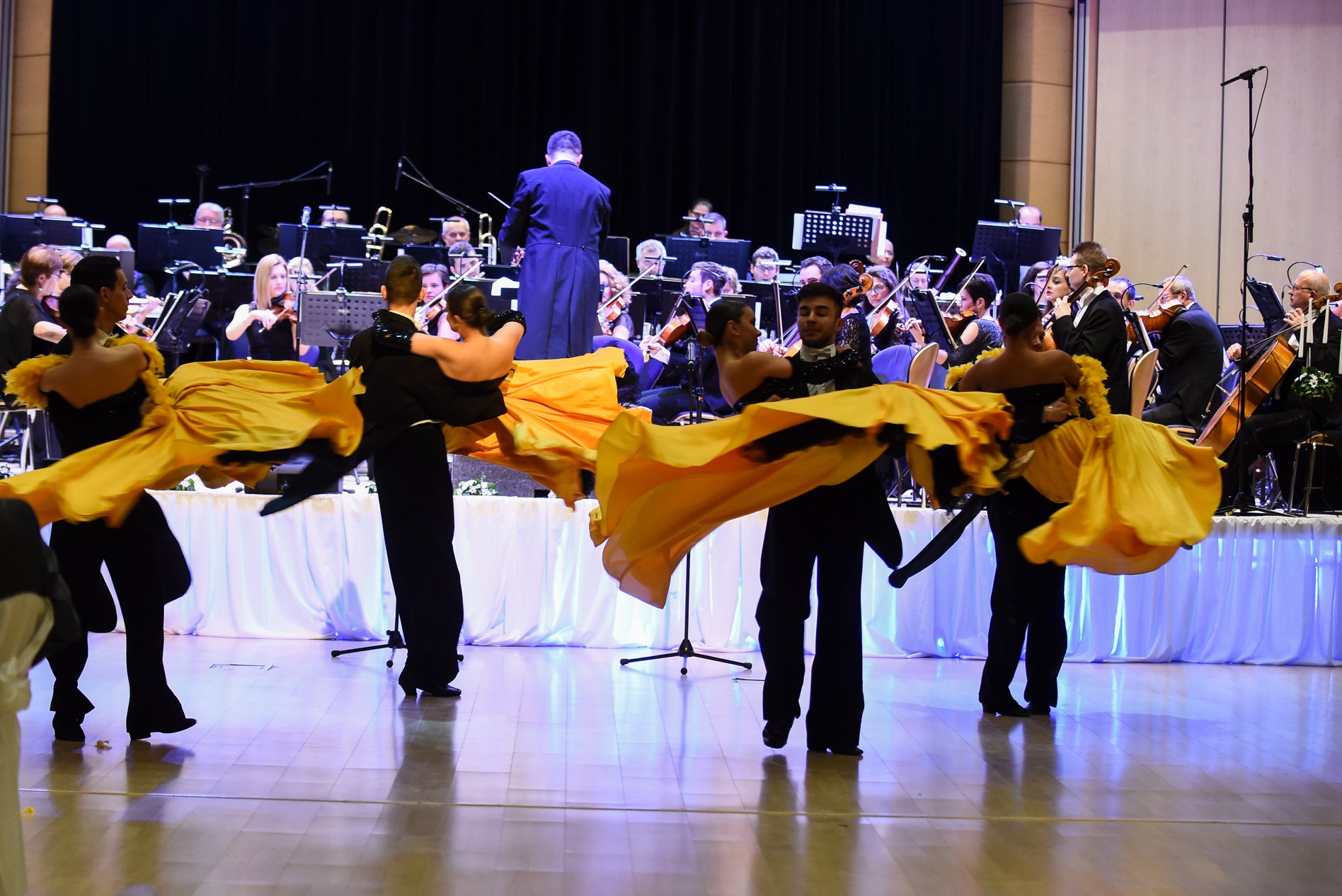 Az orfeumok világába csábít a Kodály Filharmonikusok Debrecen II. báli koncertje