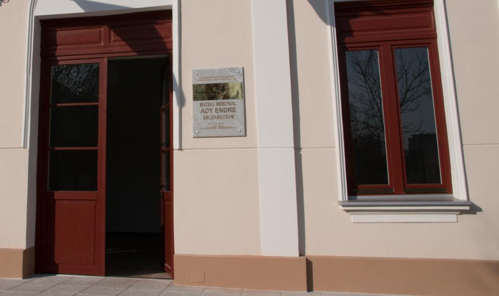 Új tábla került a nagyváradi Ady-múzeumra