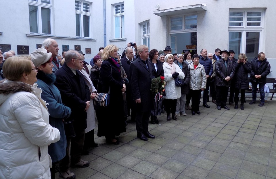 Koszorúzással és filmbemutatóval emlékeztek Nagyváradon a kommunista diktatúrák áldozataira