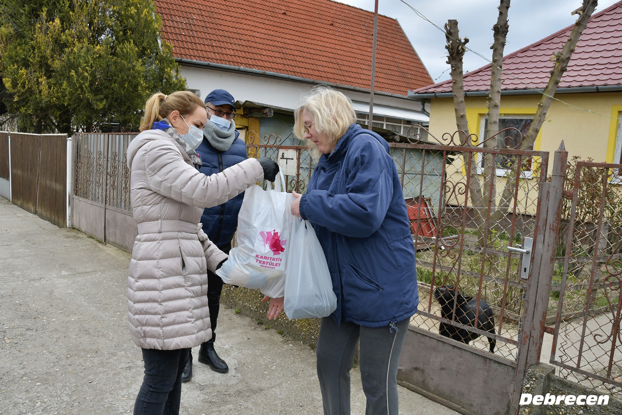 150 csomagot osztottak ki a debreceni, nehéz helyzetbe került családoknak