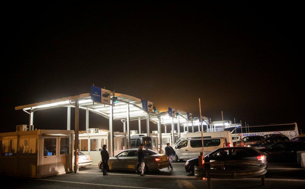 A hazatérő román állampolgárok éjszaka áthaladhatnak Magyarországon