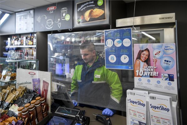Plexifal védi az OMV benzinkutak pultosait